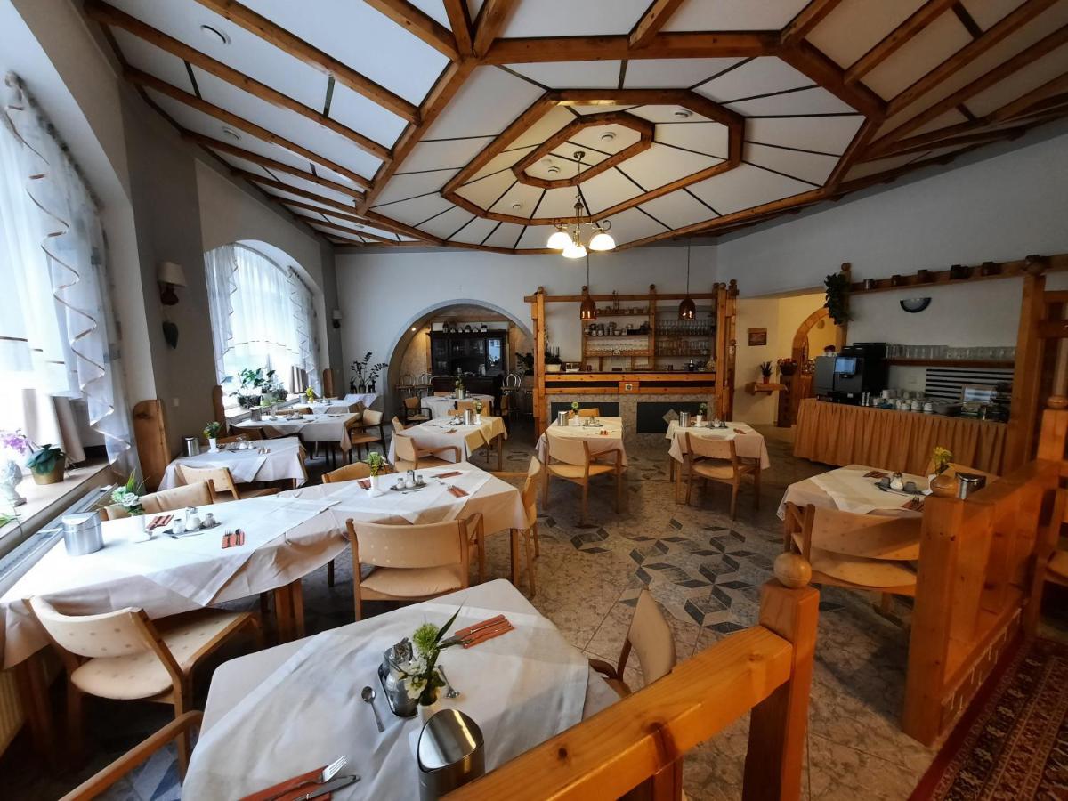 Jeseník Hotel Koruna מראה חיצוני תמונה